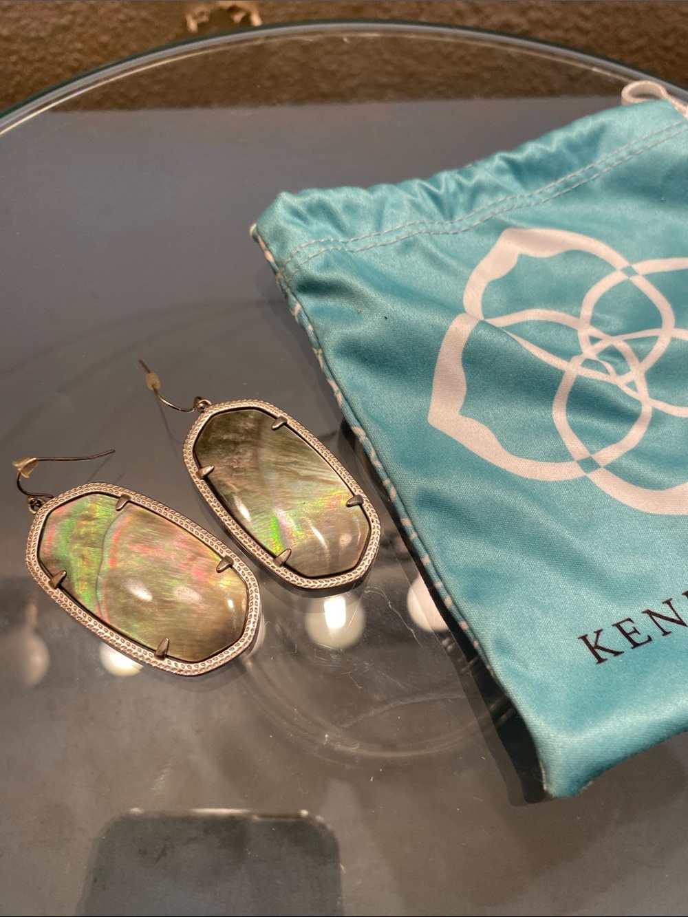 Kendra Scott Iridescent Mother-of-Pearl Oval Drop Earrings - Aqua Pouch